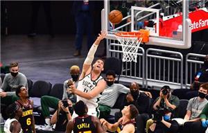2021年7月2日NBA季后赛雄鹿vs老鹰第5场录像视频回放 雄鹿123-112老鹰总比分3-2领先